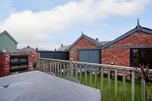 Holmhirst Road